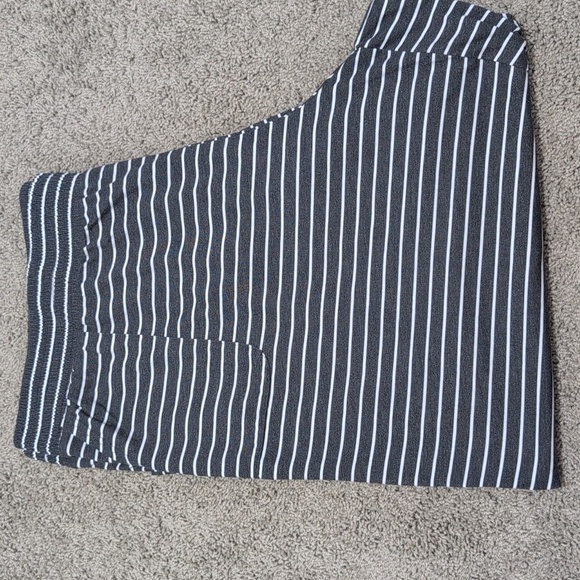 LulaRoe DREAM Pajama Pants Gray White Stripes 3X Excellent Condition - Picture 10 of 10